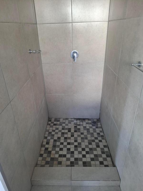 To Let 1 Bedroom Property for Rent in Goodwood Central Western Cape